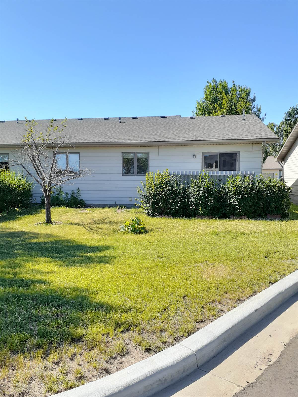 1414 SW 17 1/2 Ave, Minot, ND 58701