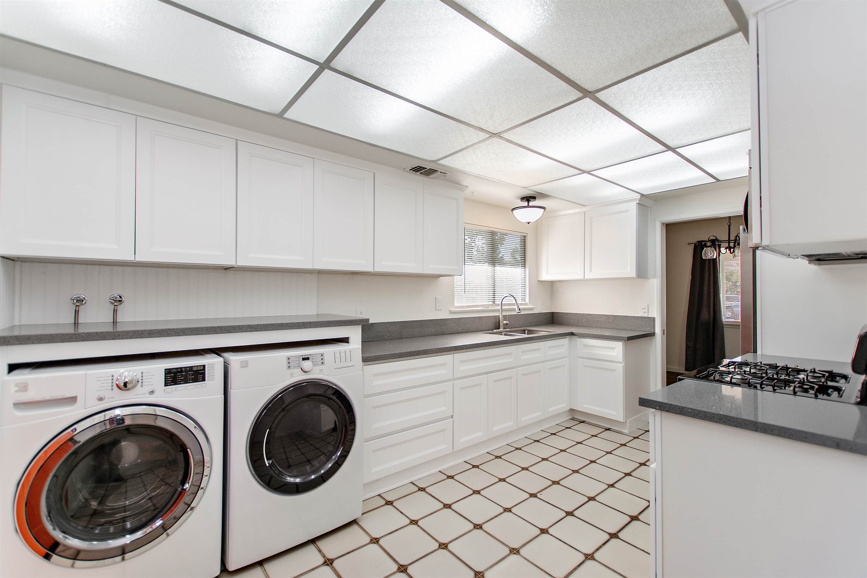 10410 Mcvine Avenue, Sunland, CA 91040