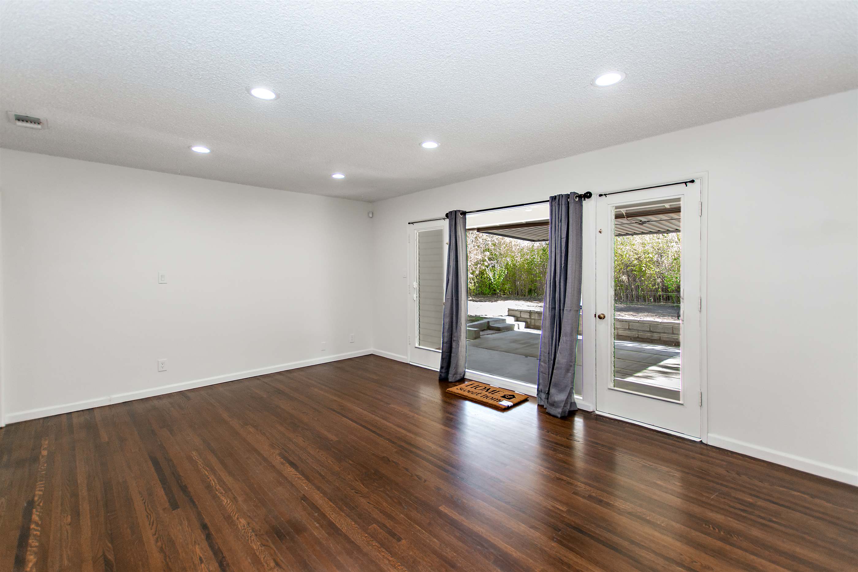 10410 Mcvine Avenue, Sunland, CA 91040