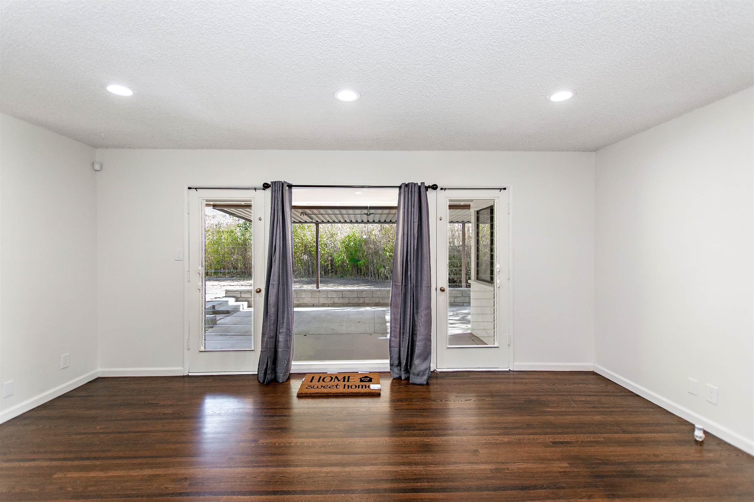 10410 Mcvine Avenue, Sunland, CA 91040