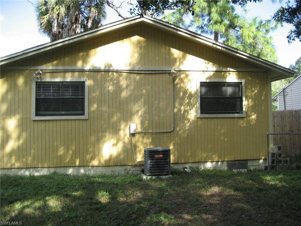 537 Sacramento St, North Fort Myers, FL 33903