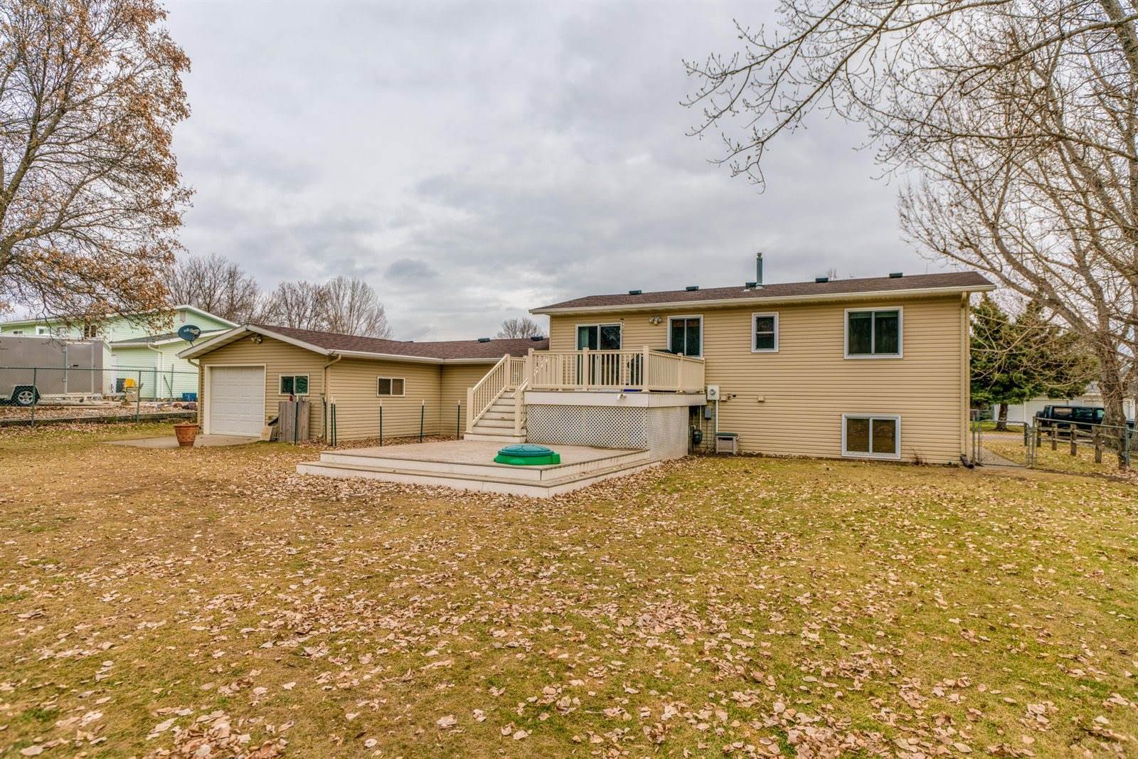 1514 E Blossom Drive, Menoken, ND 58558