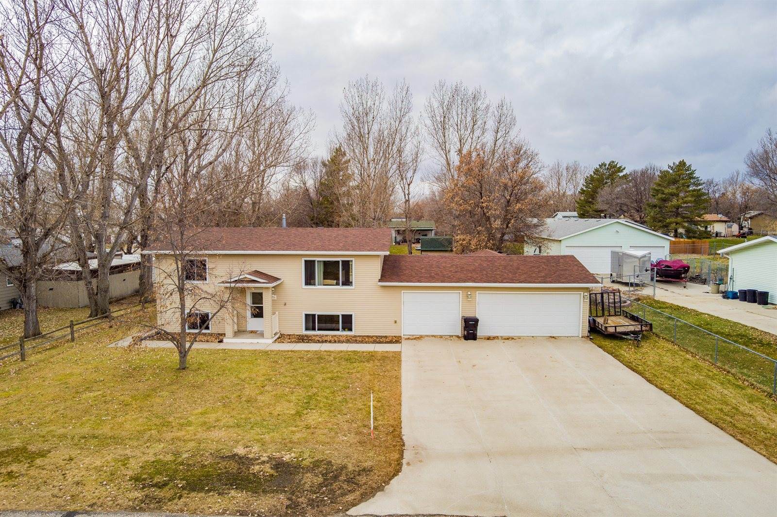 1514 E Blossom Drive, Menoken, ND 58558