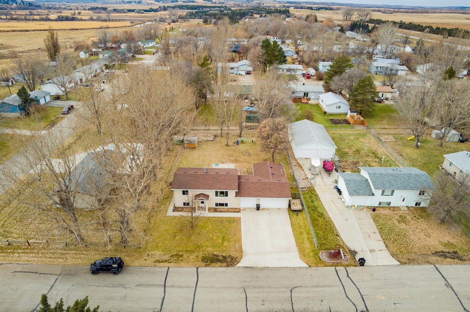 1514 E Blossom Drive, Menoken, ND 58558