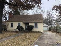 223 SW Country Club DR, Topeka, KS 66611