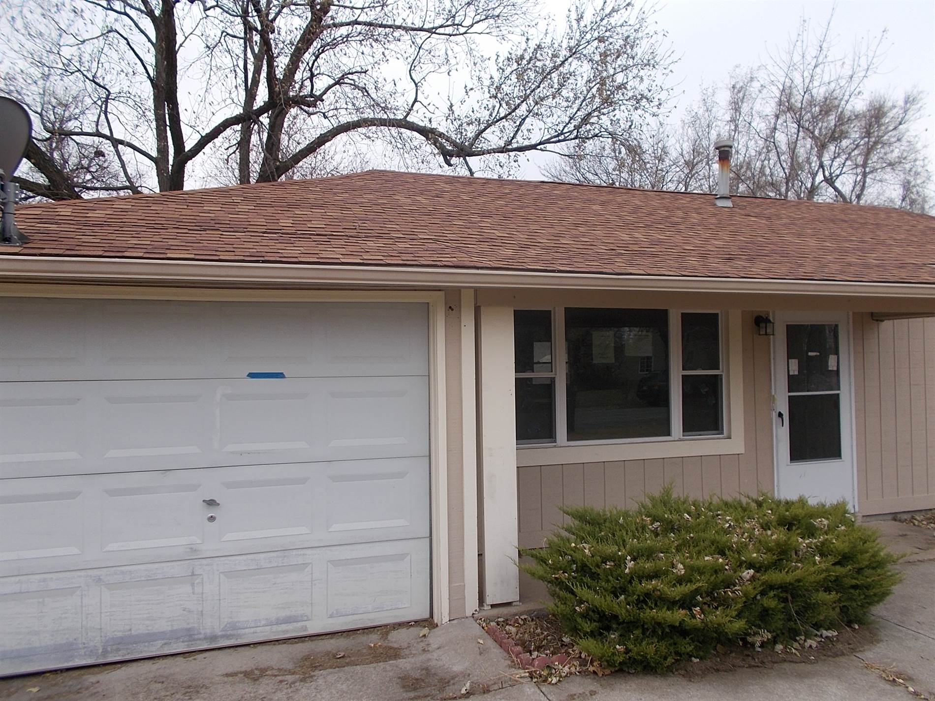 3347 SW Clare AVE, Topeka, KS 66611