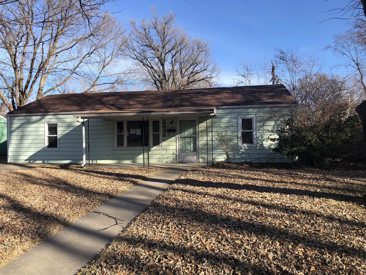 2412 SW Eveningside DR, Topeka, KS 66614