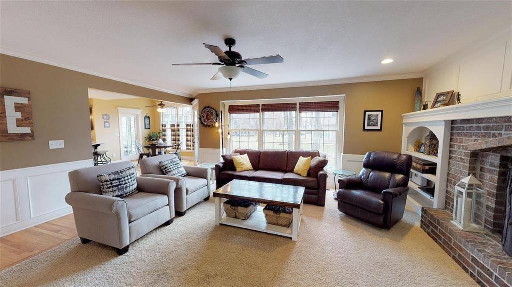 16033 West 80th Place, Lenexa, KS 66219