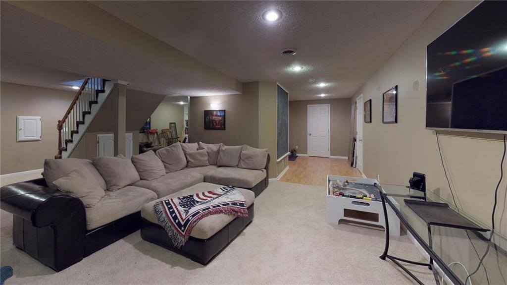 16033 West 80th Place, Lenexa, KS 66219