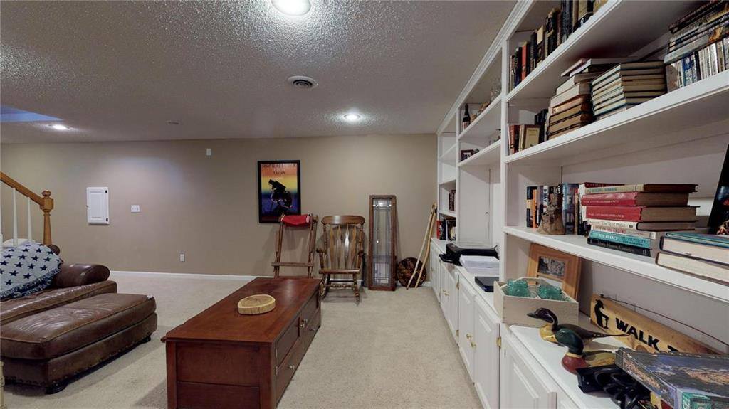 16033 West 80th Place, Lenexa, KS 66219