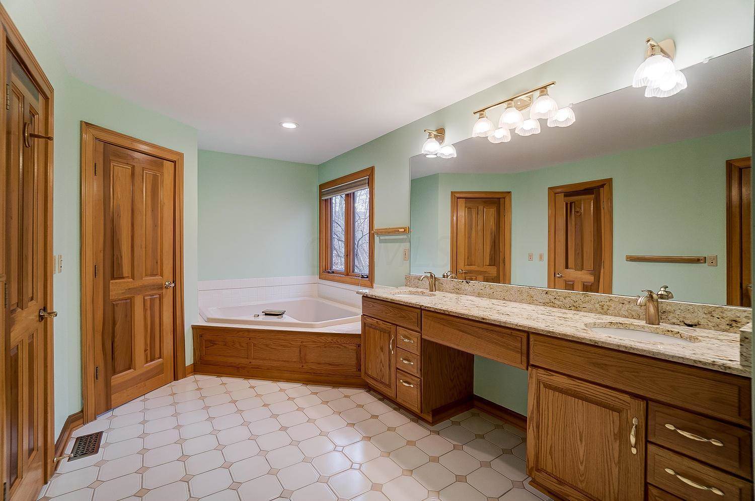 3647 Woodstone Drive, Lewis Center, OH 43035