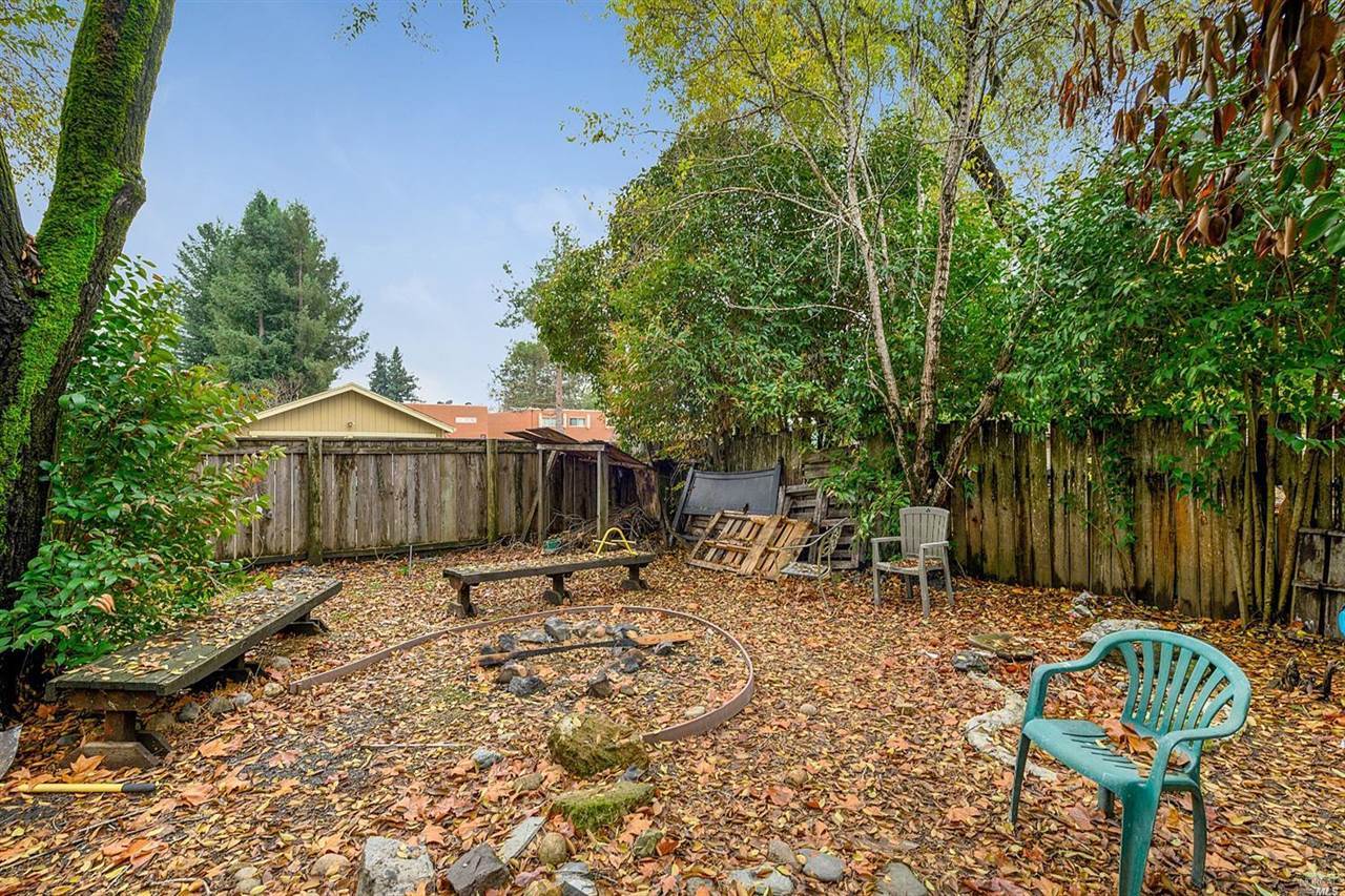 919 Link Lane, Santa Rosa, CA 95401