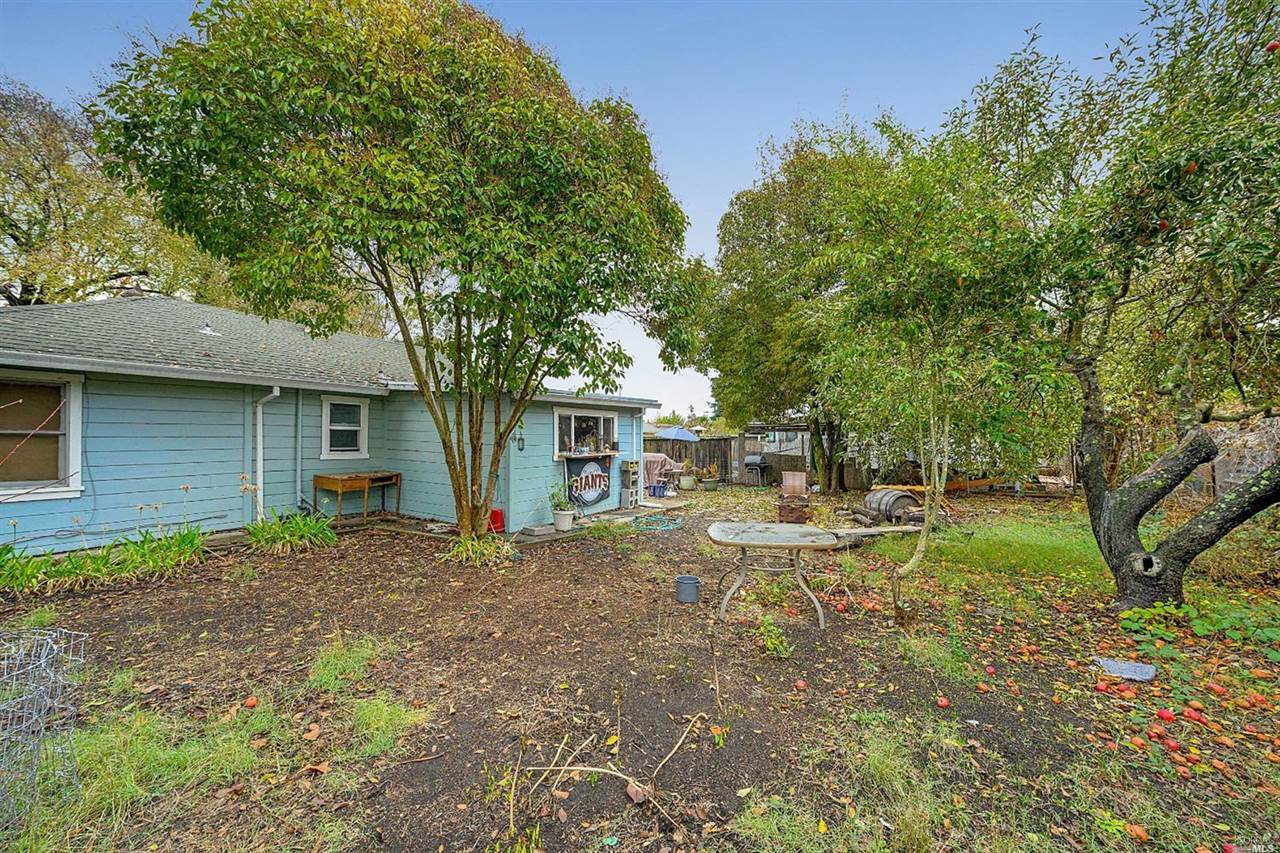 919 Link Lane, Santa Rosa, CA 95401