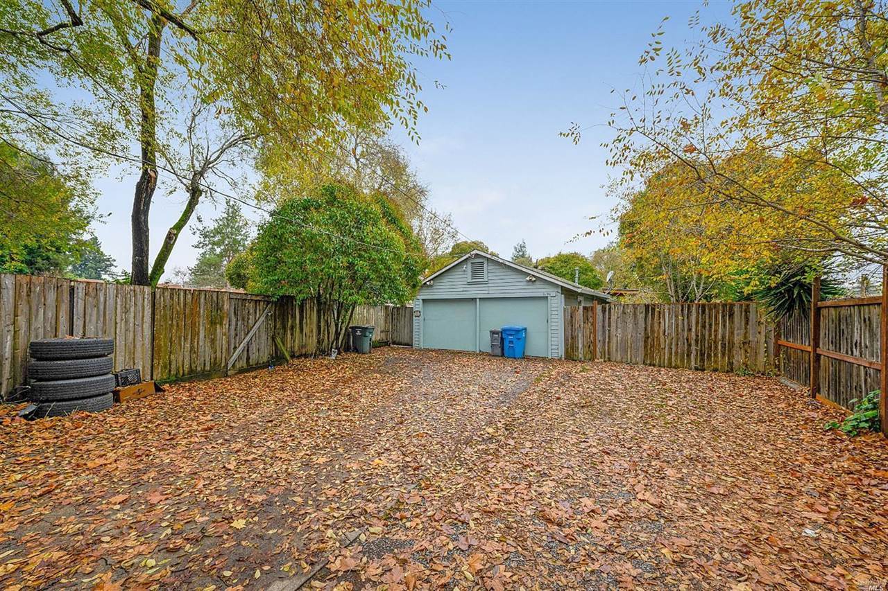 919 Link Lane, Santa Rosa, CA 95401