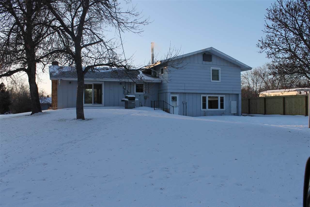 106 NW 2nd St, Parshall, ND 58770