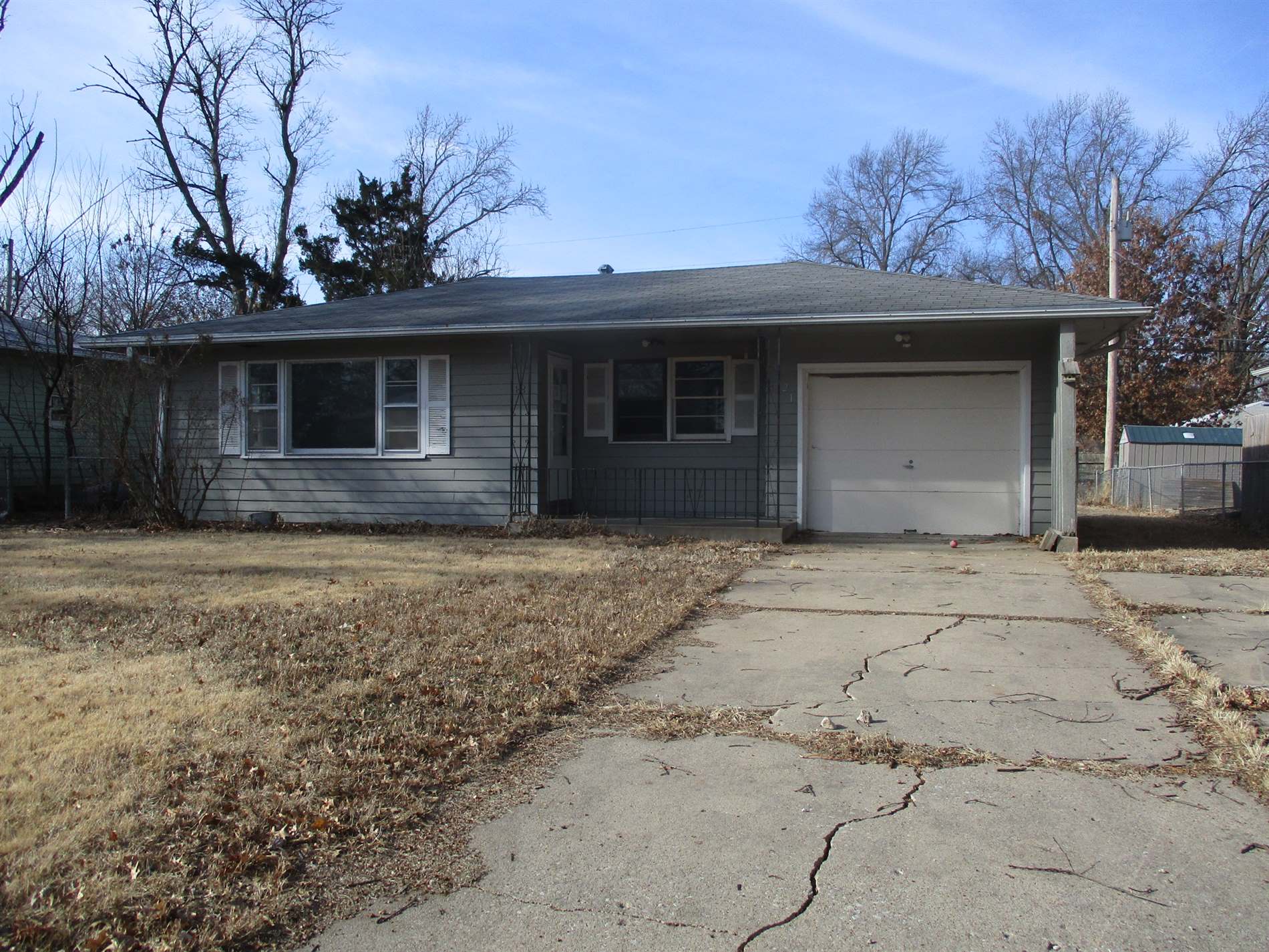 3621 SW Devon AVE, Topeka, KS 66611