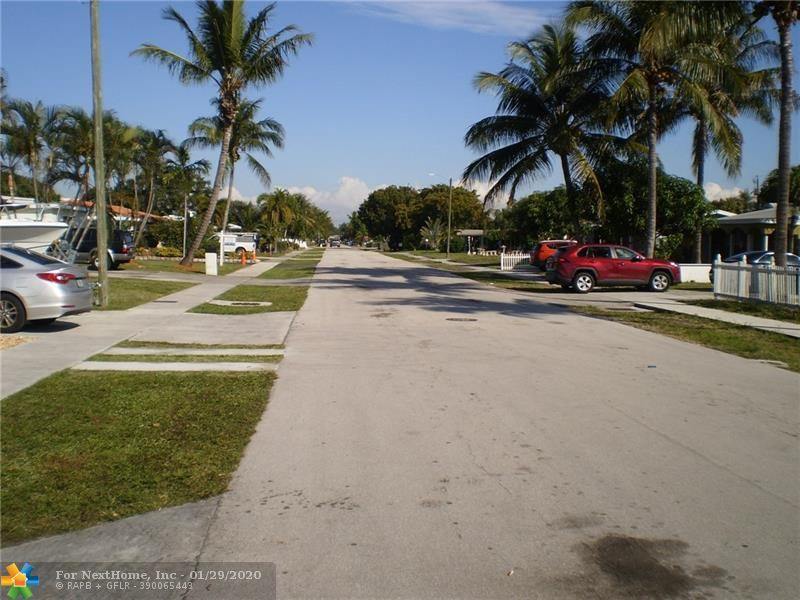 5241 NE 2nd Ave, Oakland Park, FL 33334