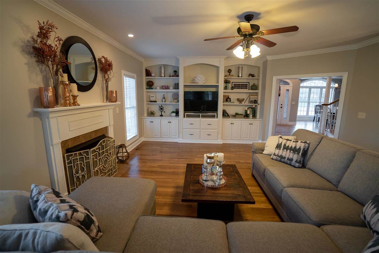 214 Red Cedar Way, Bowling Green, KY 42104