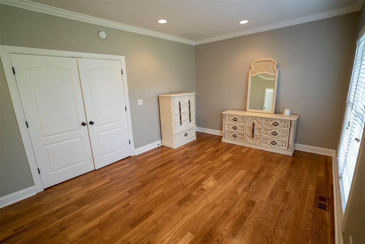 214 Red Cedar Way, Bowling Green, KY 42104