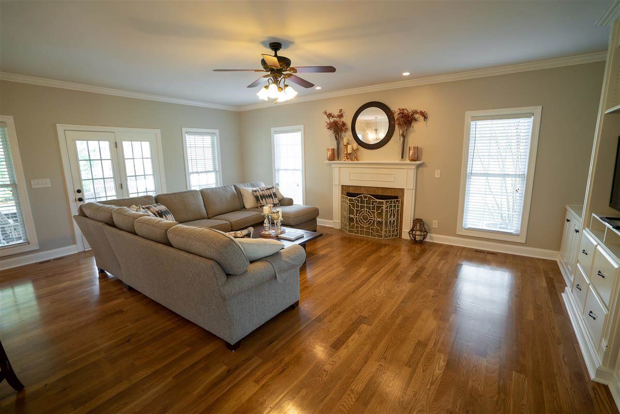 214 Red Cedar Way, Bowling Green, KY 42104