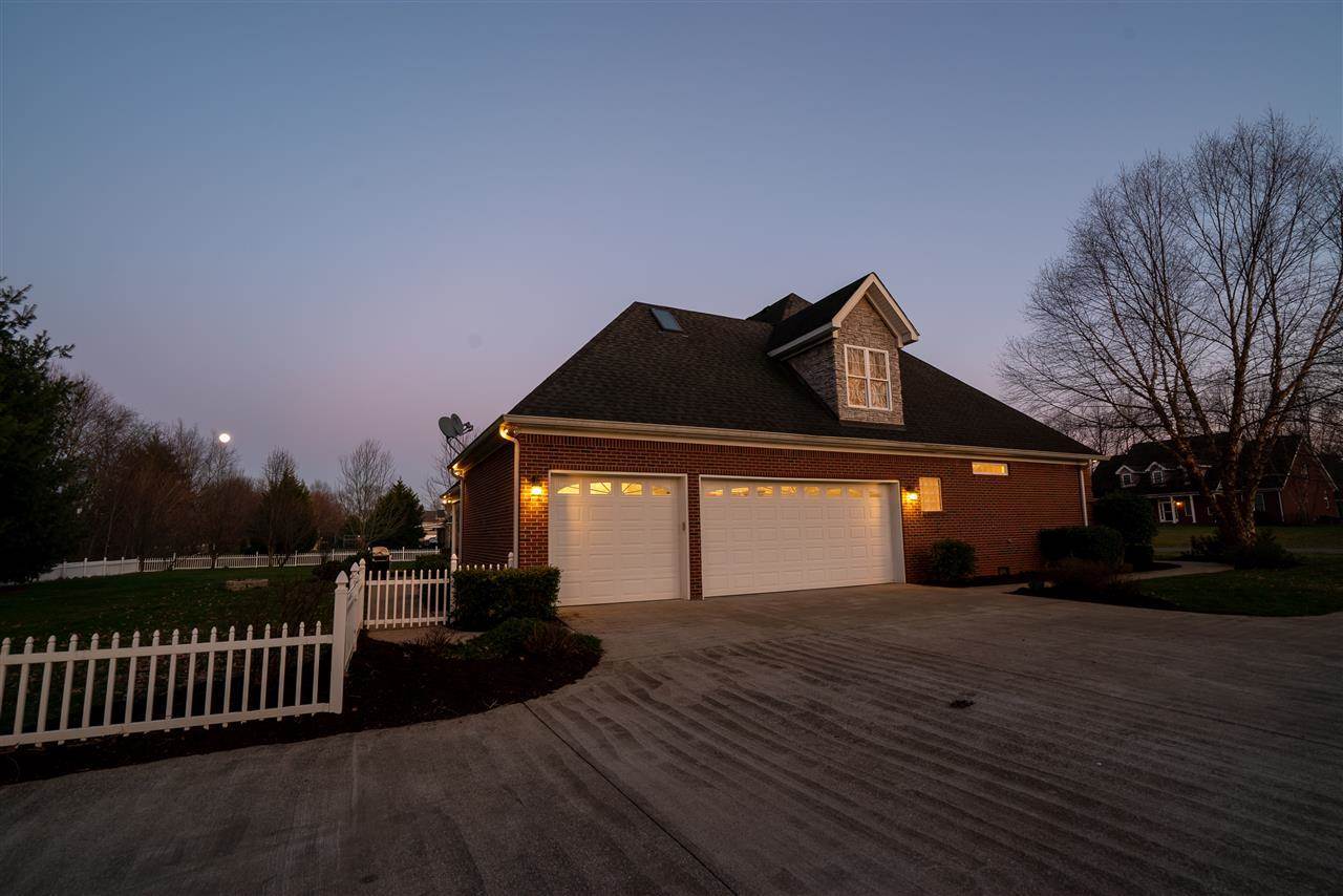 214 Red Cedar Way, Bowling Green, KY 42104