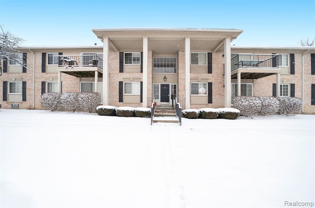 6151 Orchard Lake Road, West Bloomfield Township, MI 48322 Listings