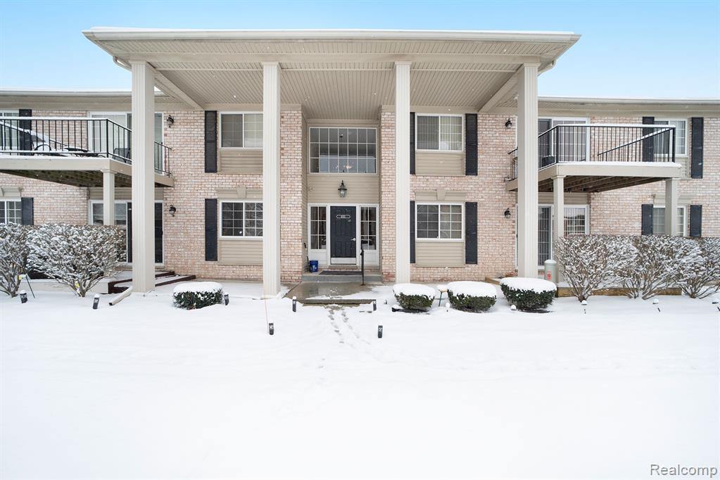 6151 Orchard Lake Road, West Bloomfield Township, MI 48322 Listings