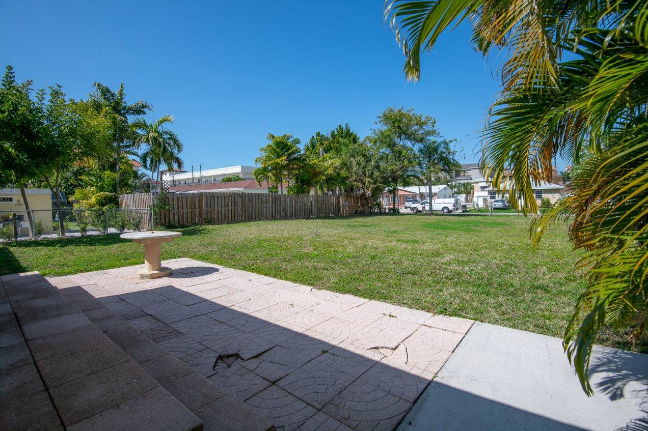 136 175th Terrace Dr East, Redington Shores, FL 33708