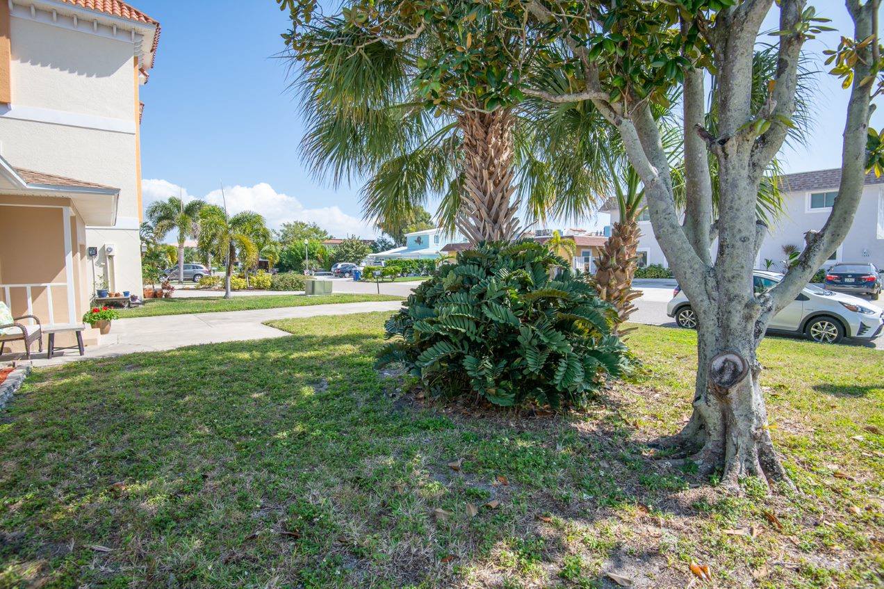 136 175th Terrace Dr East, Redington Shores, FL 33708