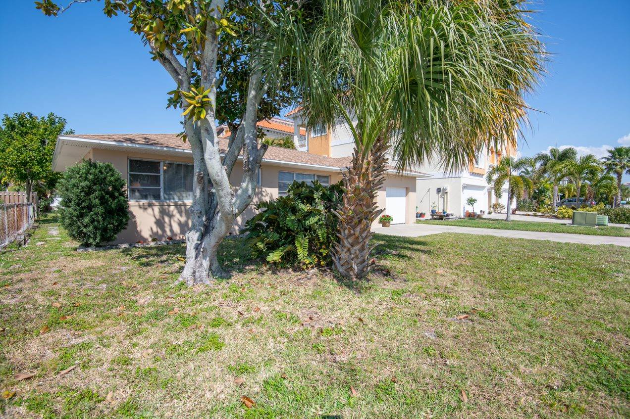 136 175th Terrace Dr East, Redington Shores, FL 33708