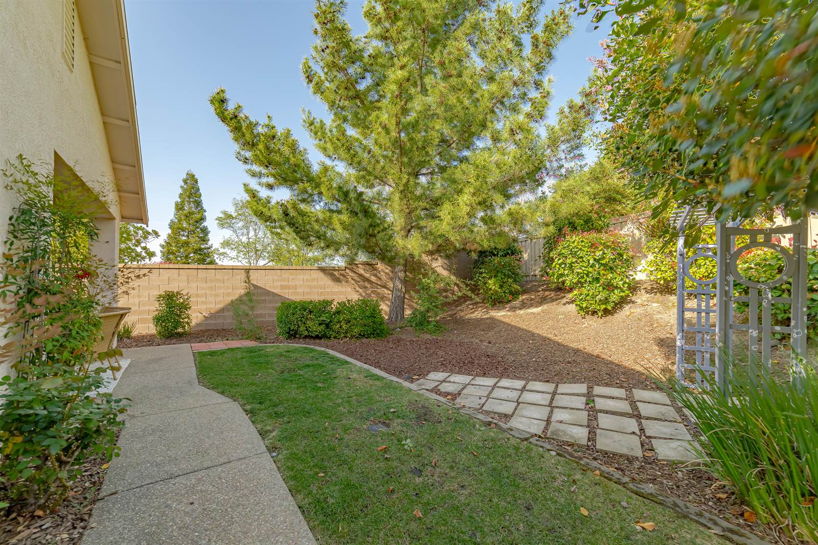 925 Lake Crest Lane, Lincoln, CA 95648