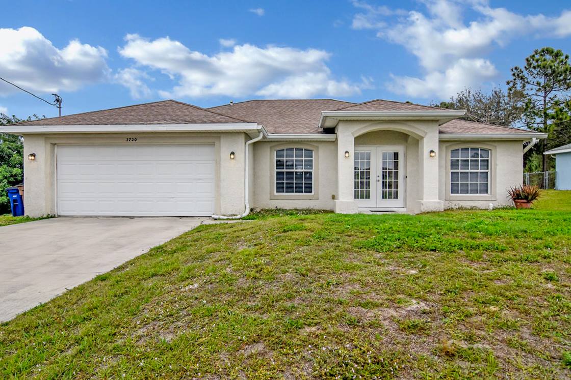 3720 4st ST SW, Lehigh Acres, FL 33976