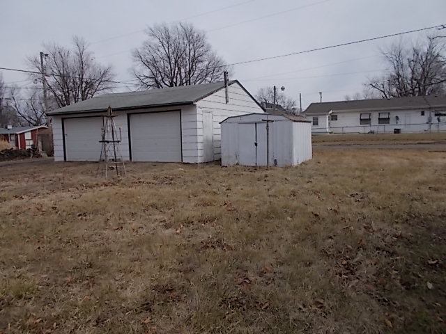 100 Kansas St, Lancaster, KS 66041