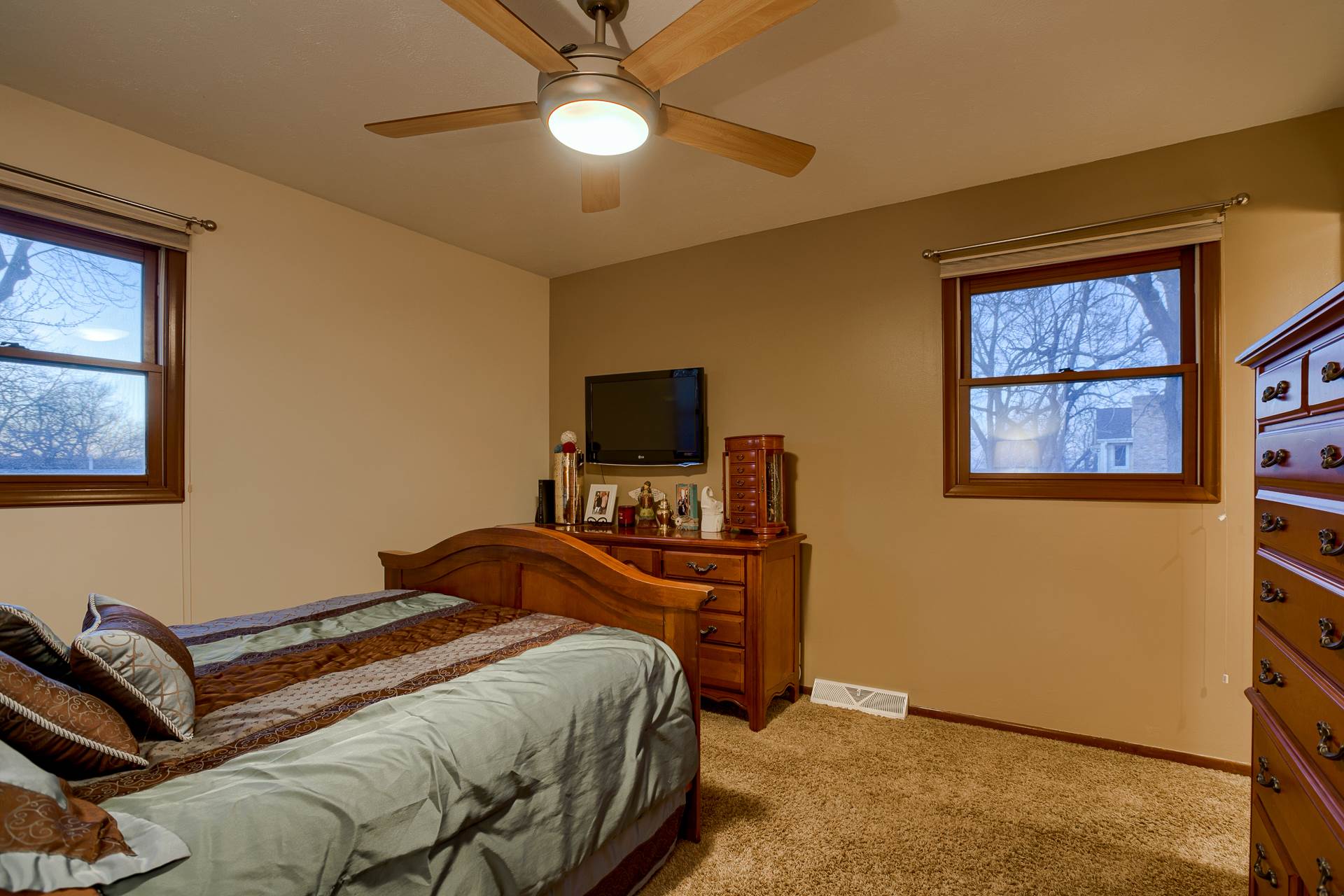 14966 L Street, Omaha, NE 68137