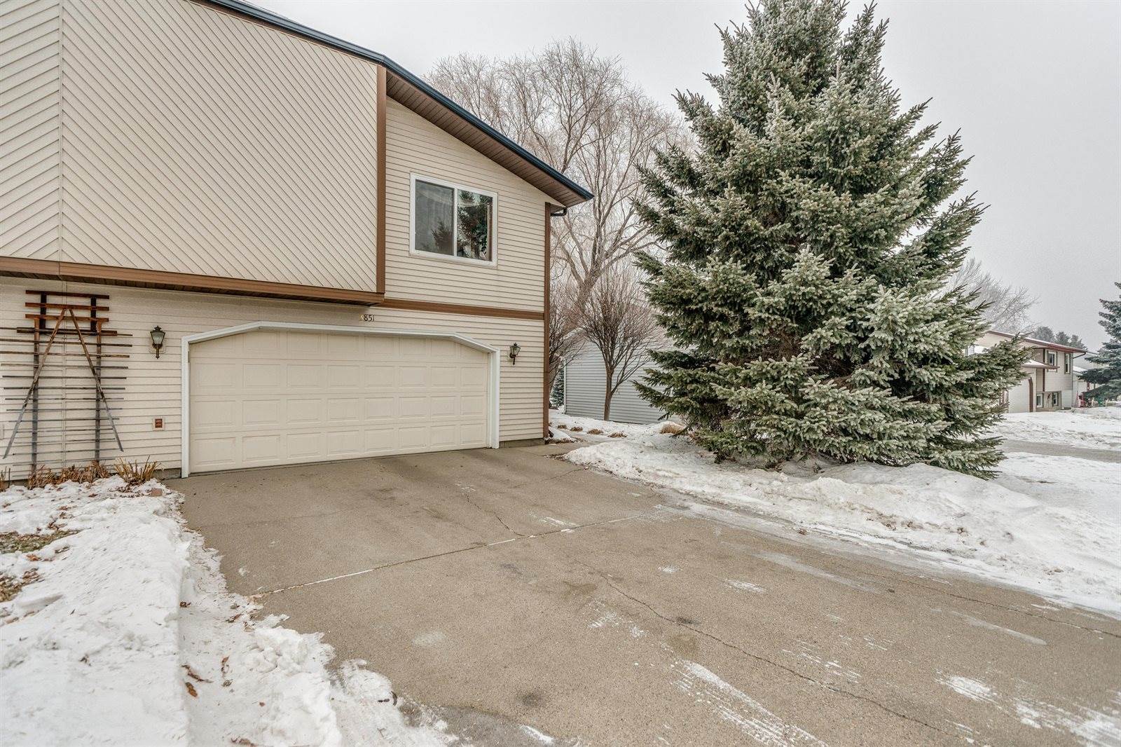 3851 Renee Drive, Bismarck, ND 58503