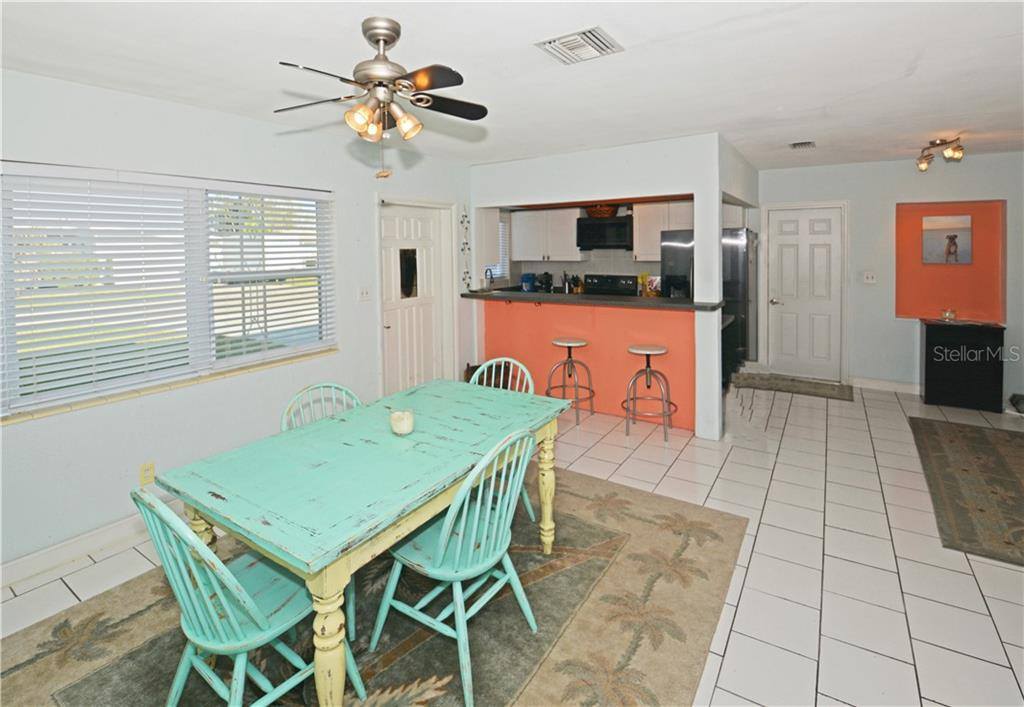 17412 2ND Street East, Redington Shores, FL 33708