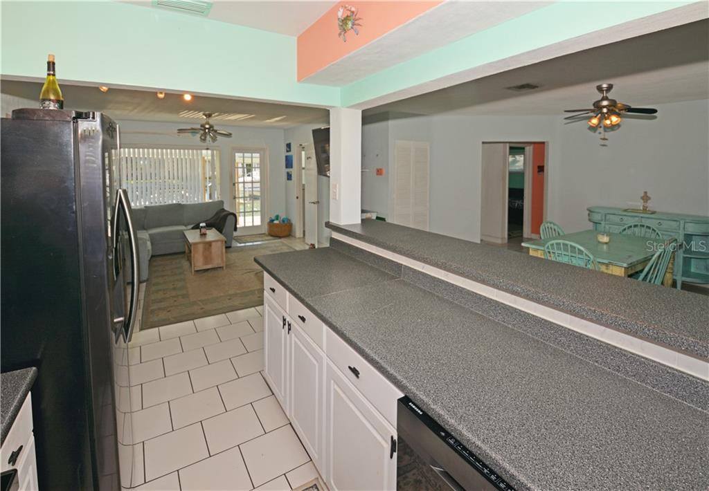 17412 2ND Street East, Redington Shores, FL 33708