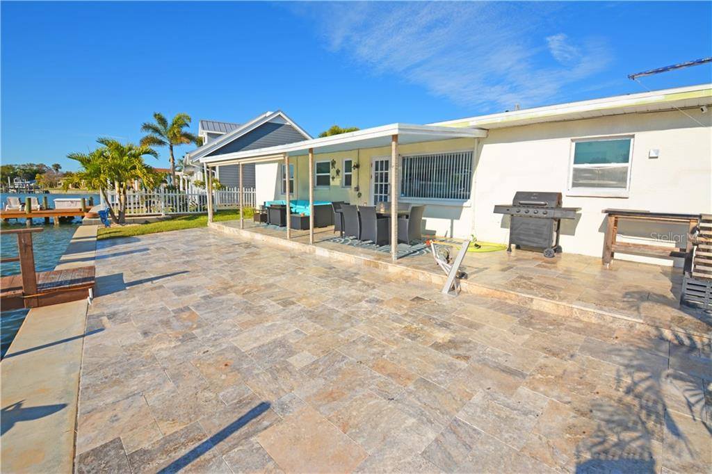 17412 2ND Street East, Redington Shores, FL 33708