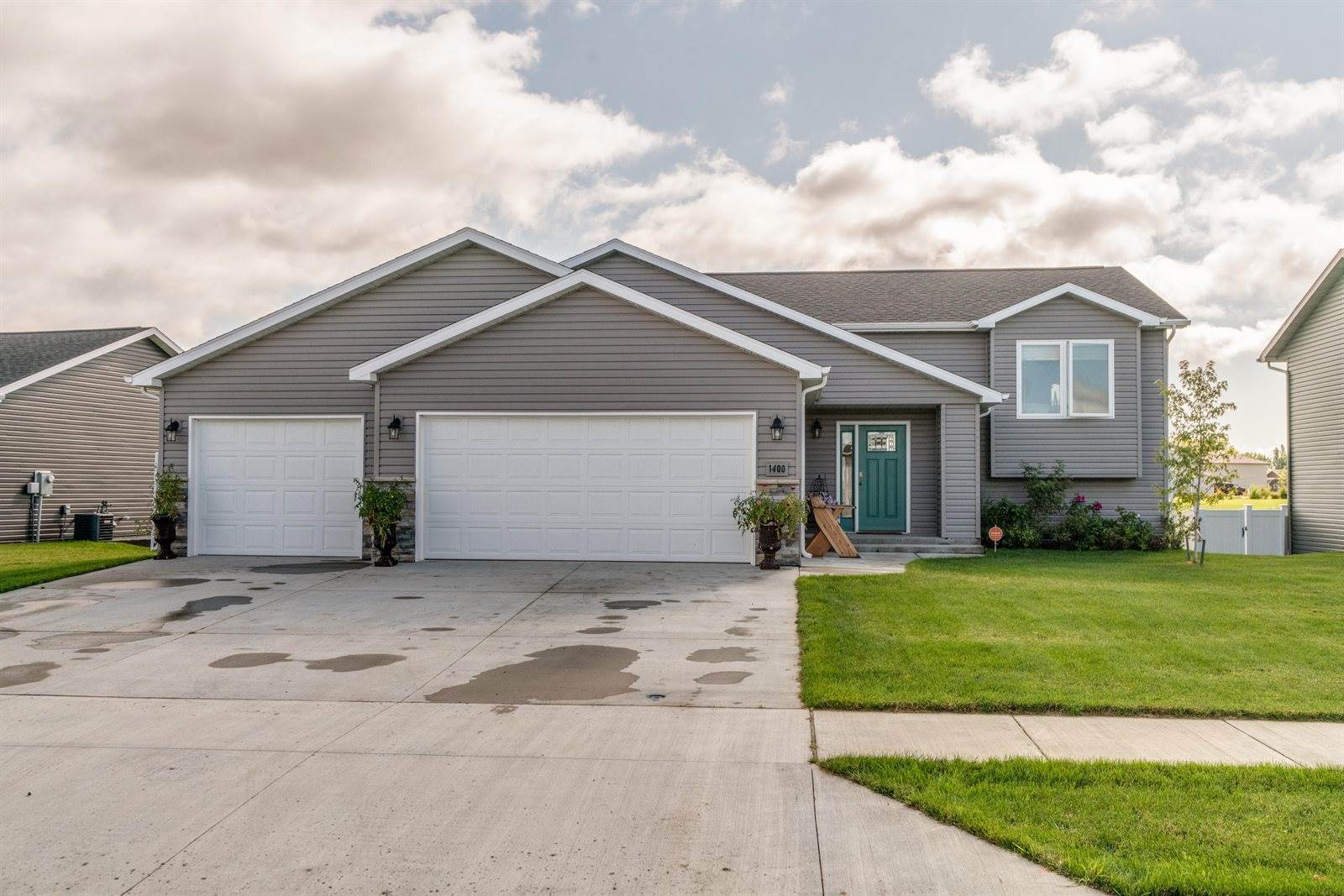 1400 Plains Bnd SE, Mandan, ND 58554