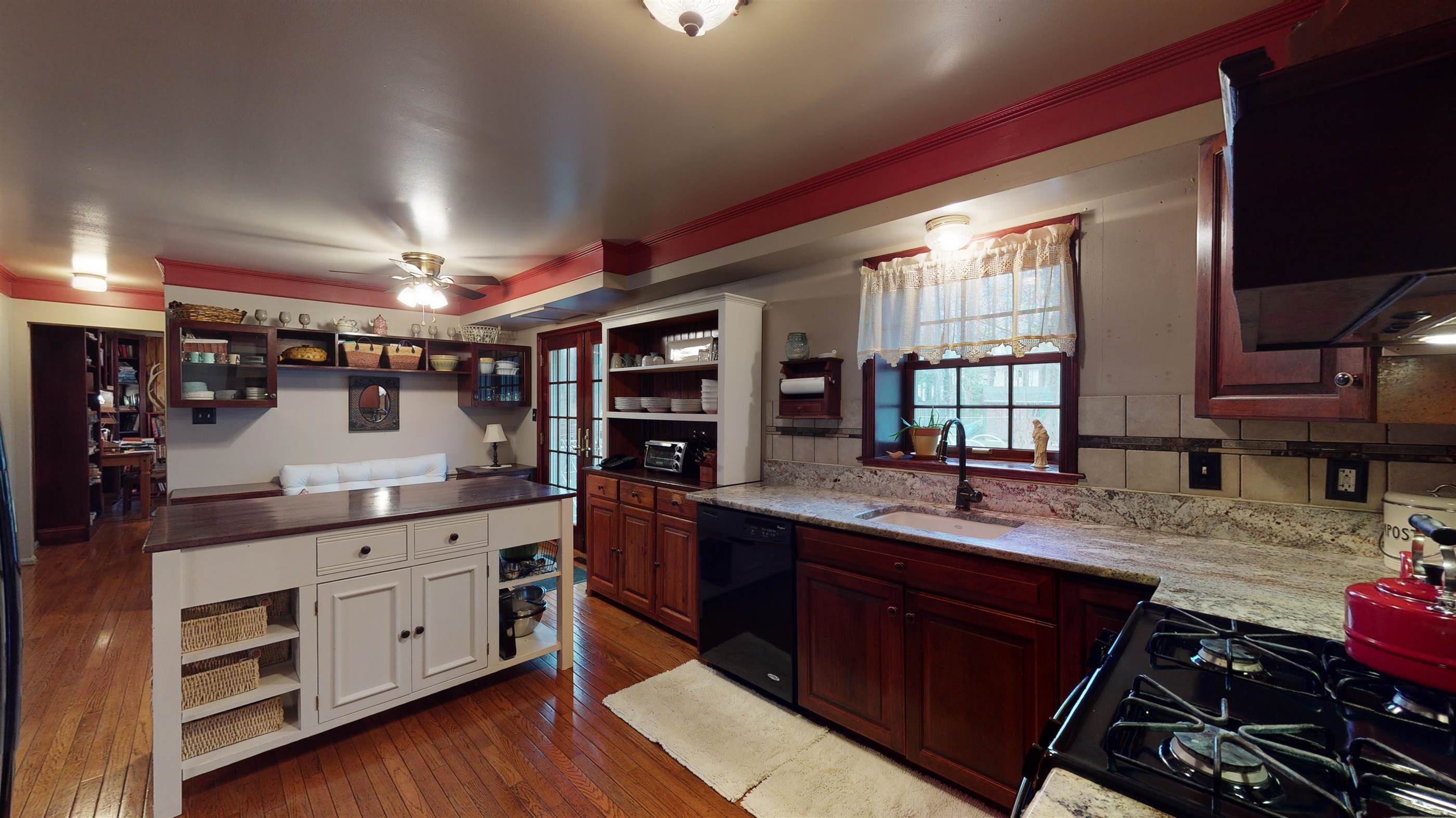 14407 Aden Rd, Nokesville, VA 20181