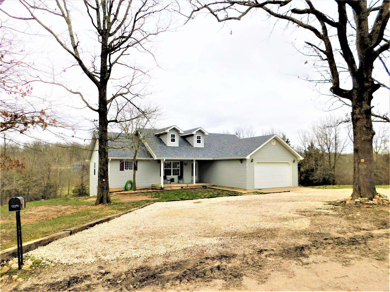 12390 Roby Road, Plato, MO 65552 Listings Team MastertonAngie & Misty Working for You!