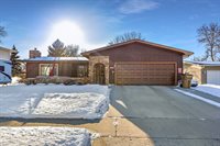 1506 7th St SW, Minot, ND 58701