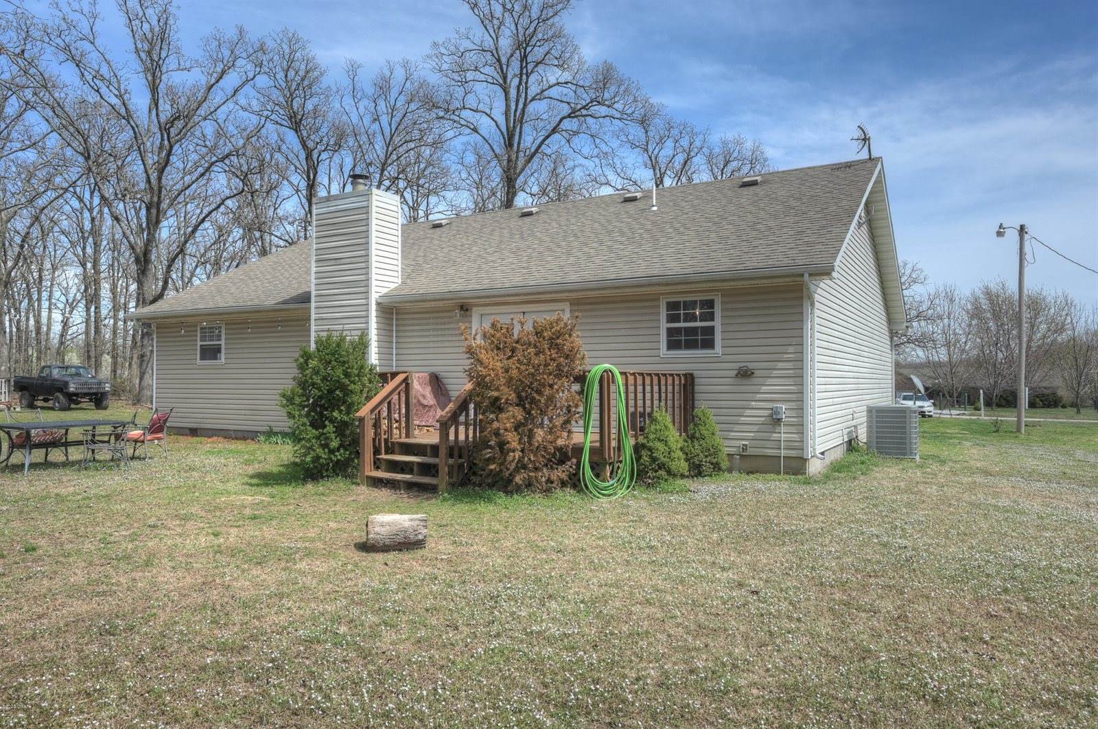 8244 Goldfinch Road, Neosho, MO 64850