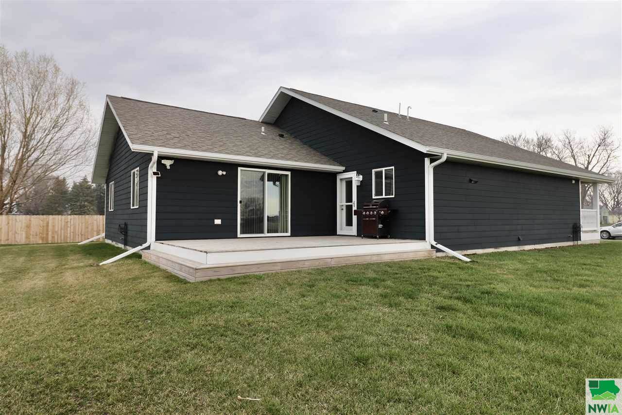 410 Oak St., Salix, IA 51052