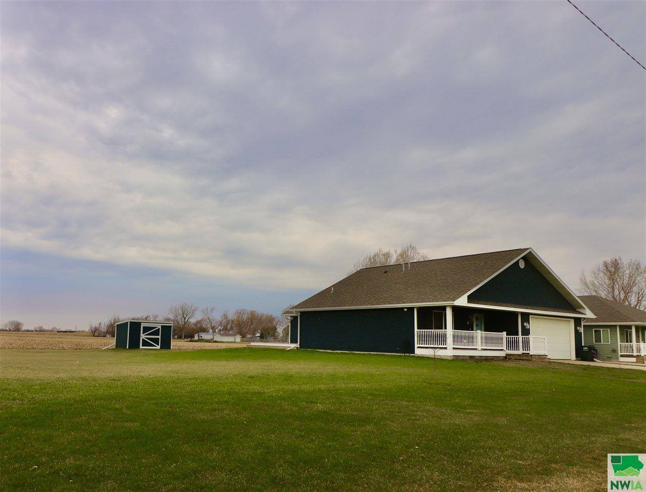 410 Oak St., Salix, IA 51052