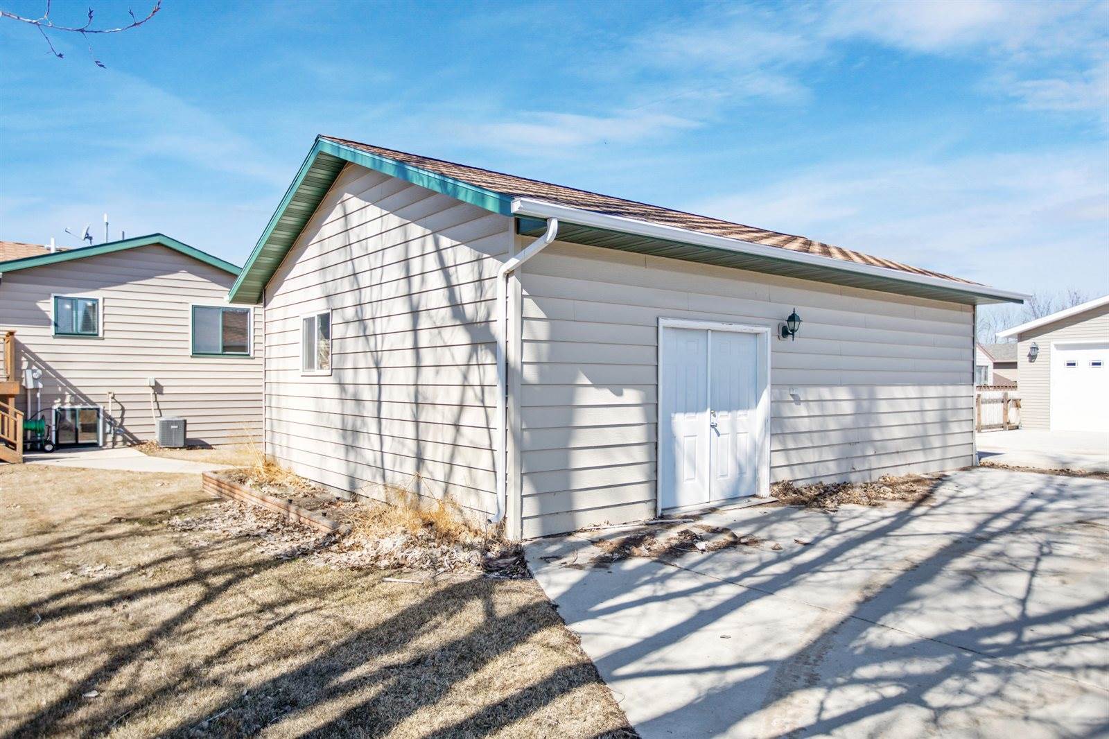 1914 13th Ave West, Williston, ND 58801