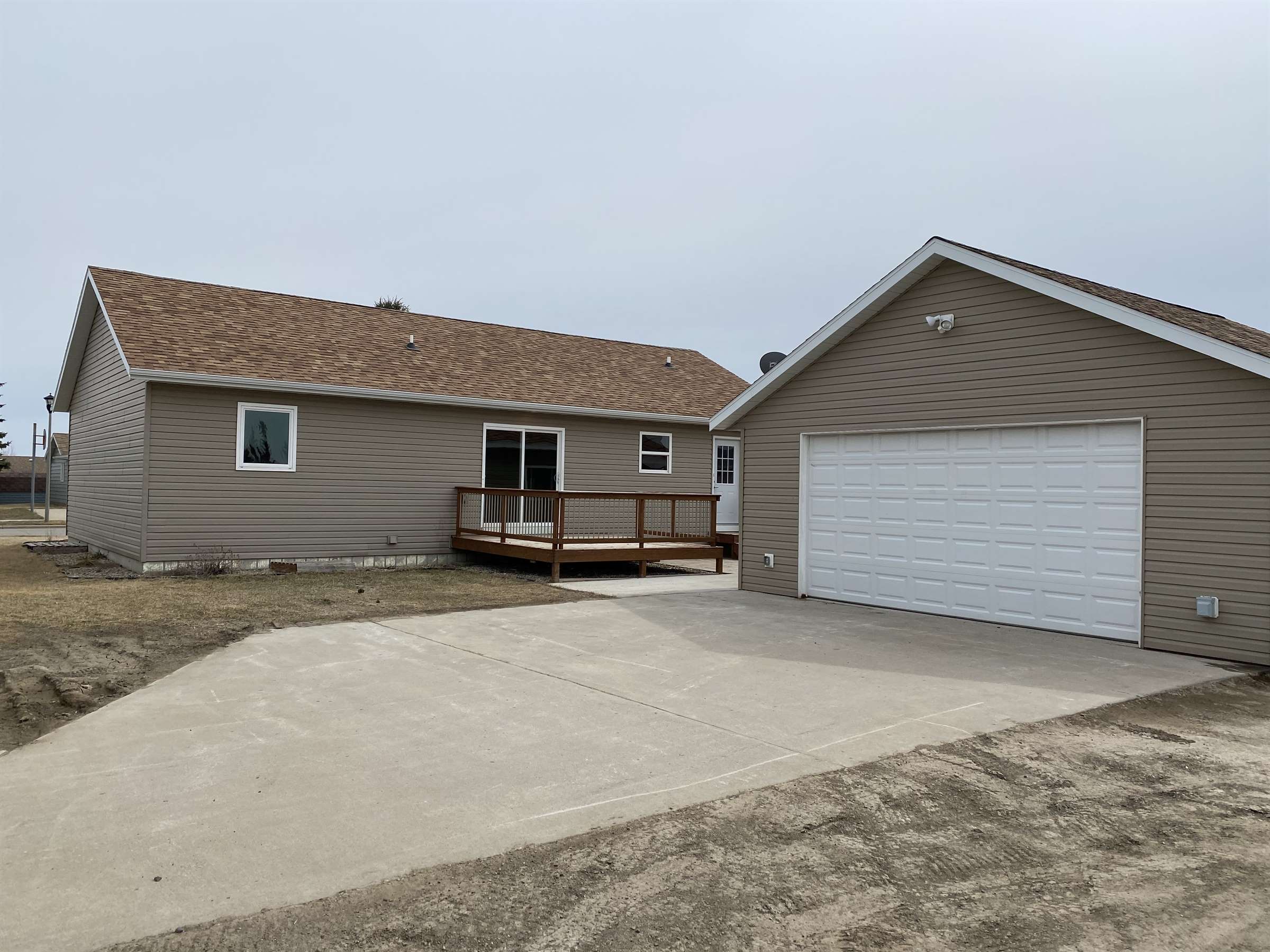 1917 20th Ave W, Williston, ND 58801