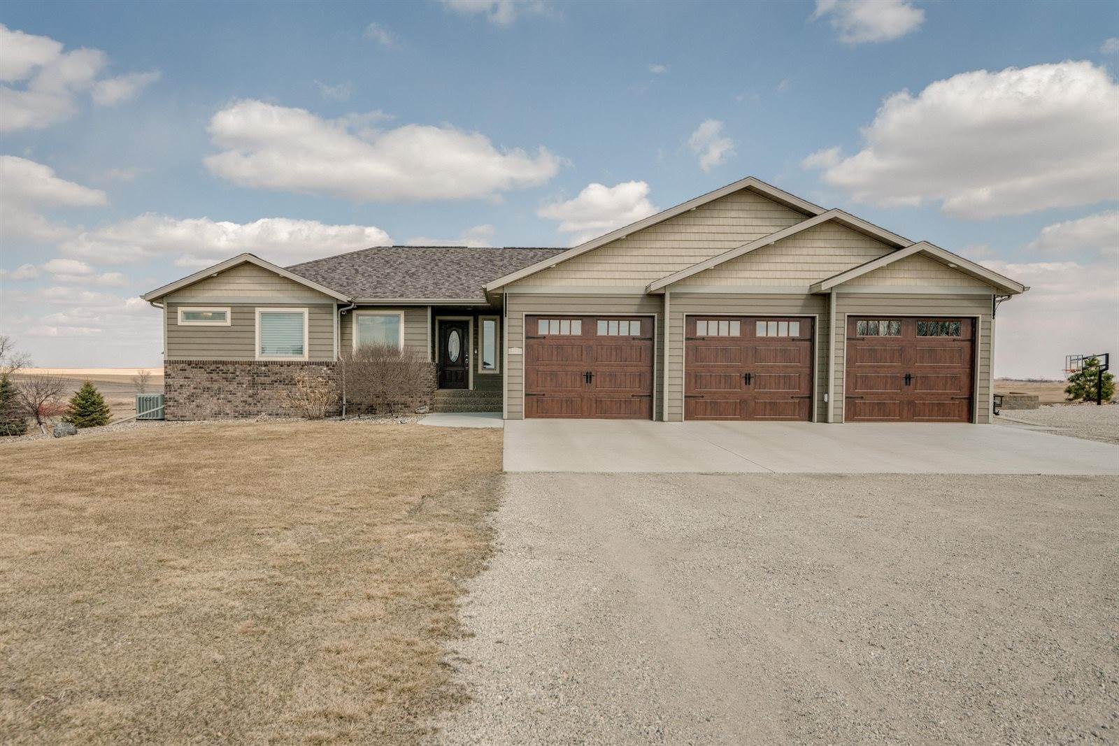 7321 Scenic Hills Road, Bismarck, ND 58503