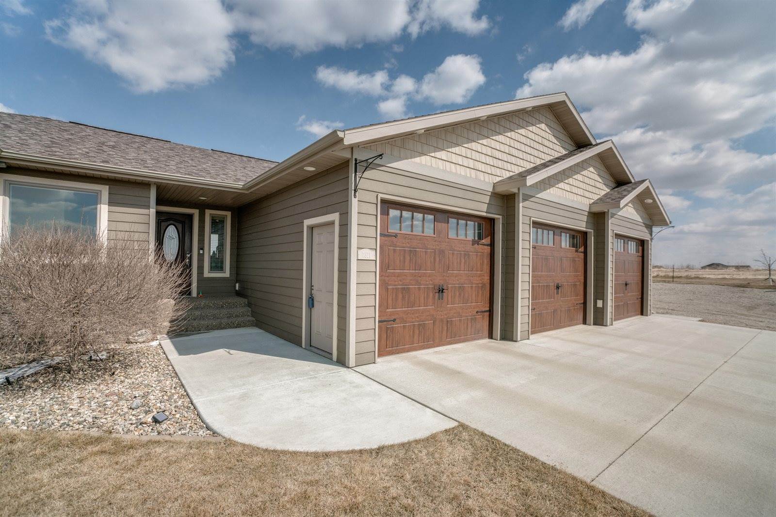 7321 Scenic Hills Road, Bismarck, ND 58503