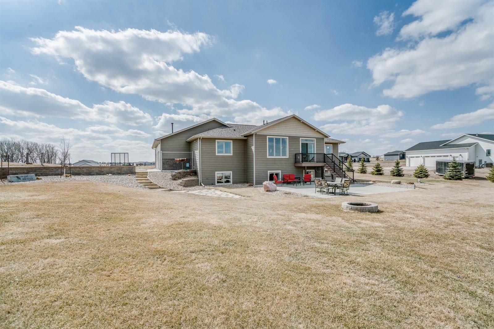 7321 Scenic Hills Road, Bismarck, ND 58503